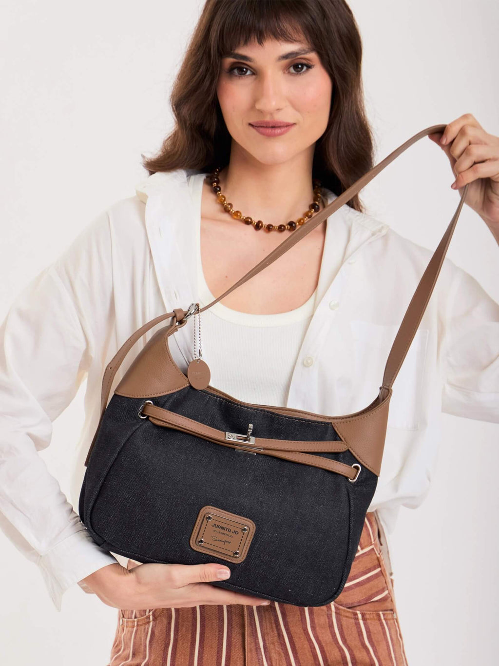 Cartera De Hombro Denim Jessie Negro Y Suela