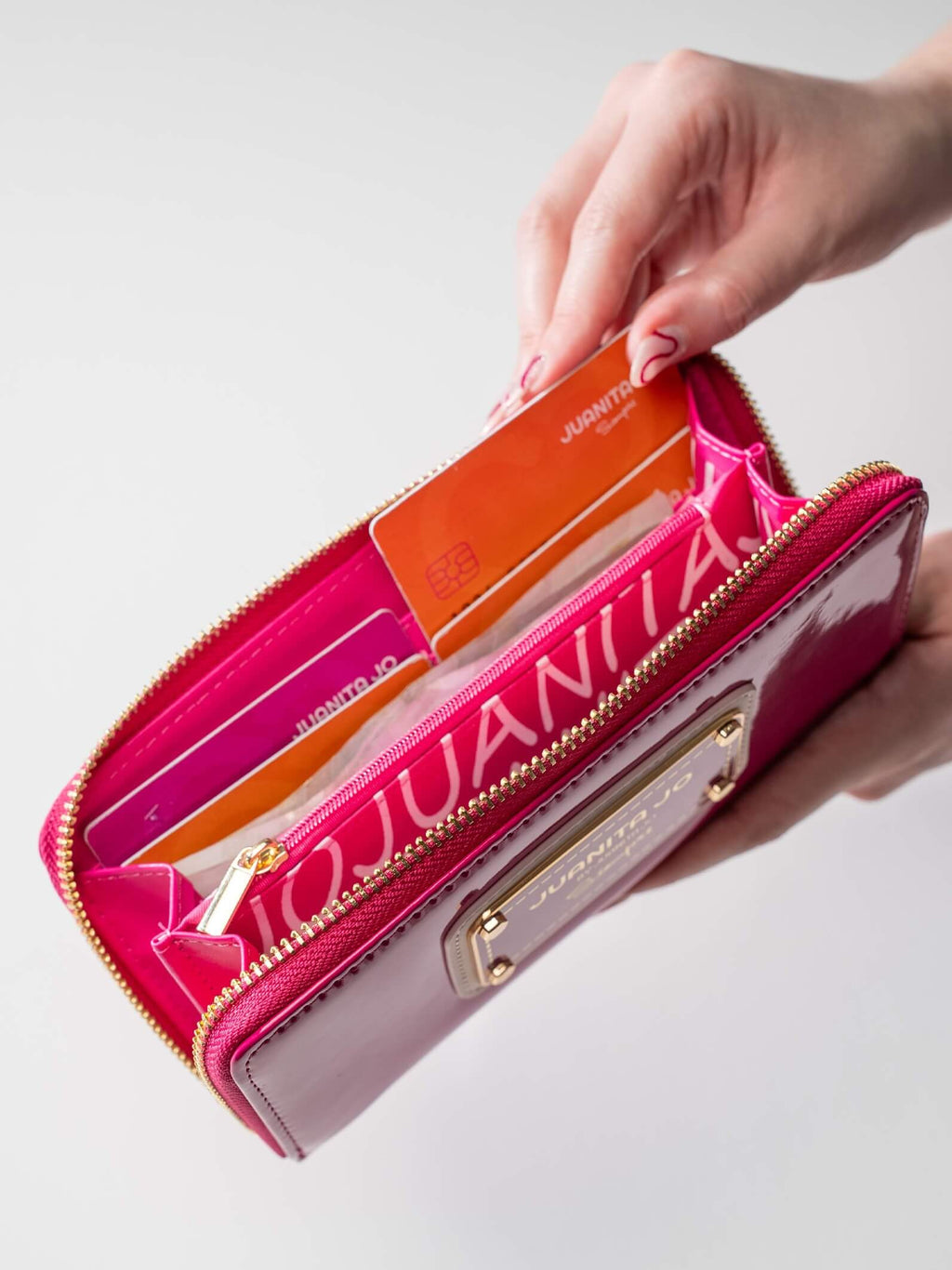 Billetera Hand Pocket Fucsia De Charol