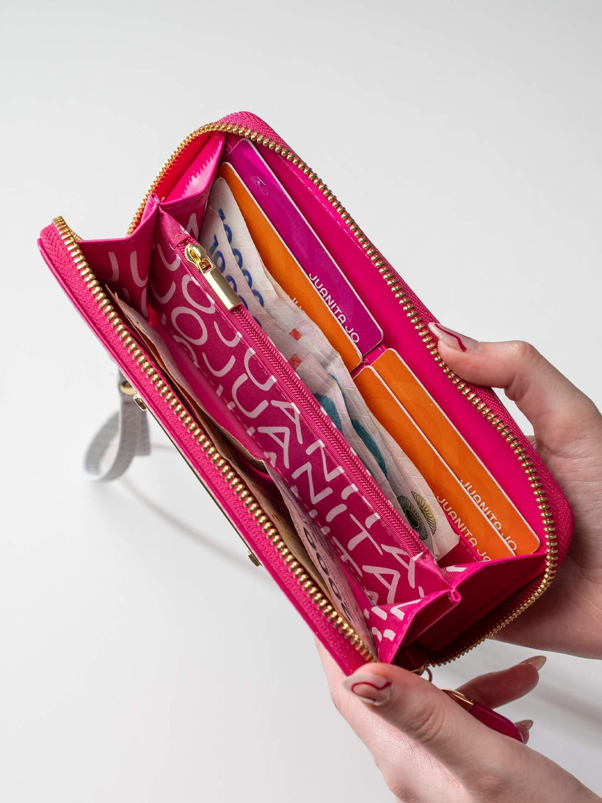 Billetera Hand Pocket Fucsia Gris De Charol