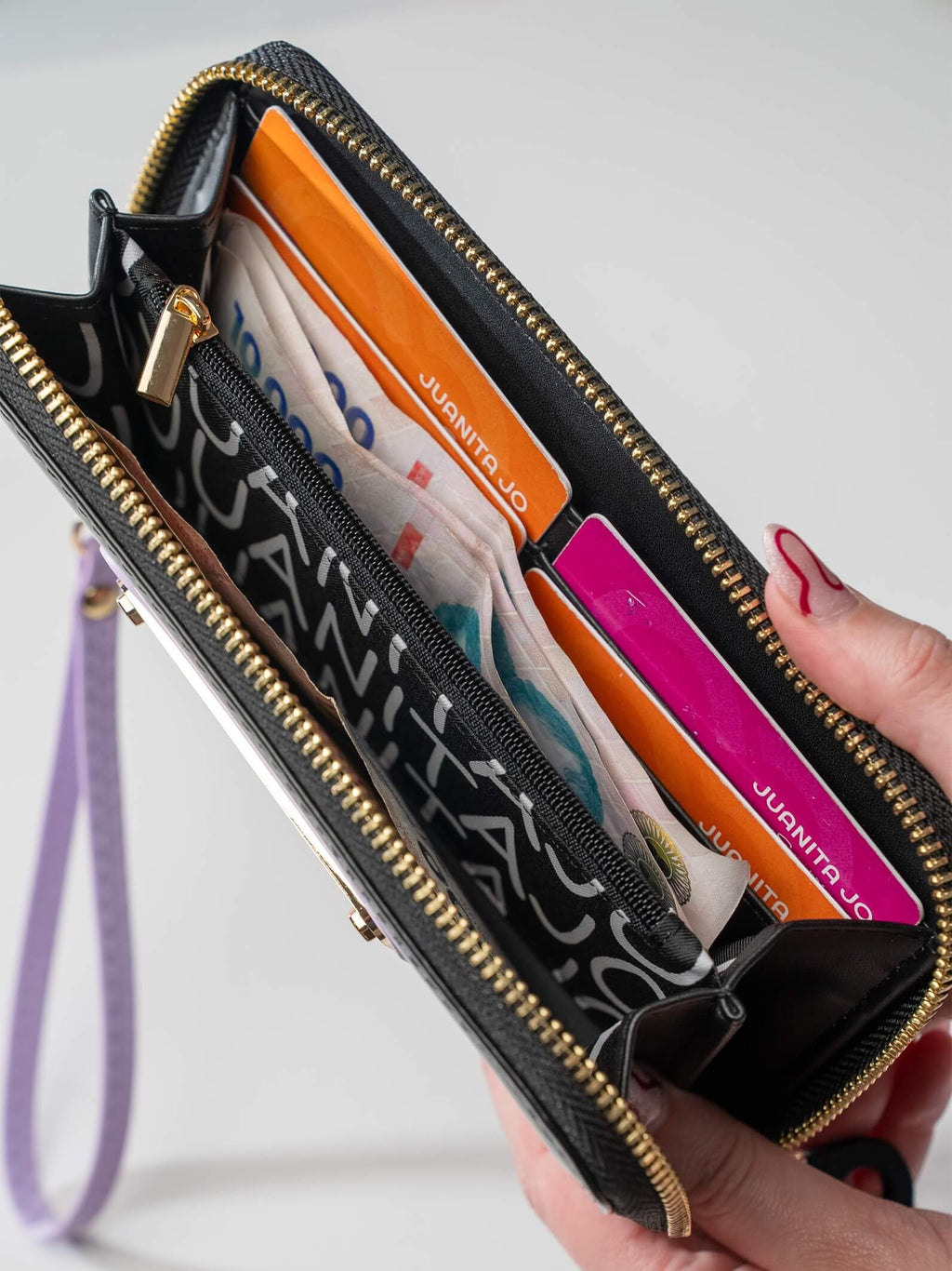 Billetera Hand Pocket Negro Con Lila De Charol