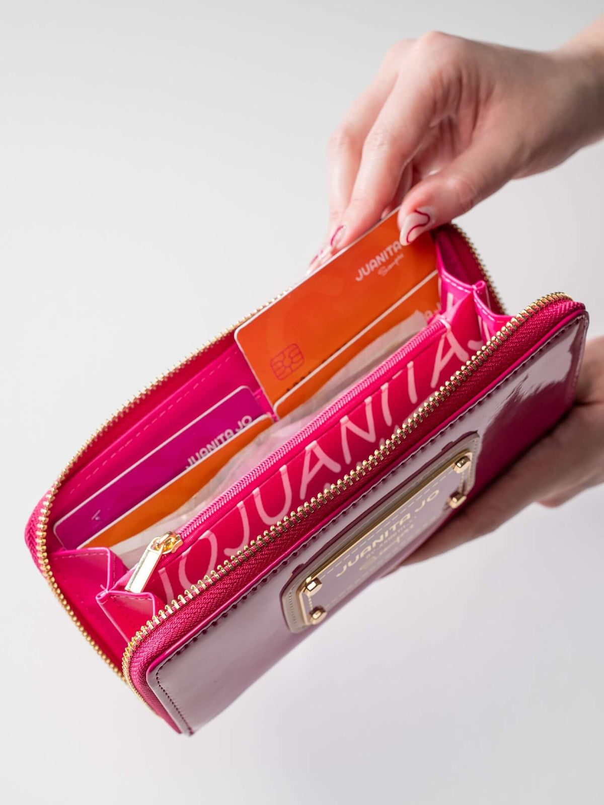 Billetera Hand Pocket Fuscia Rojo De Charol